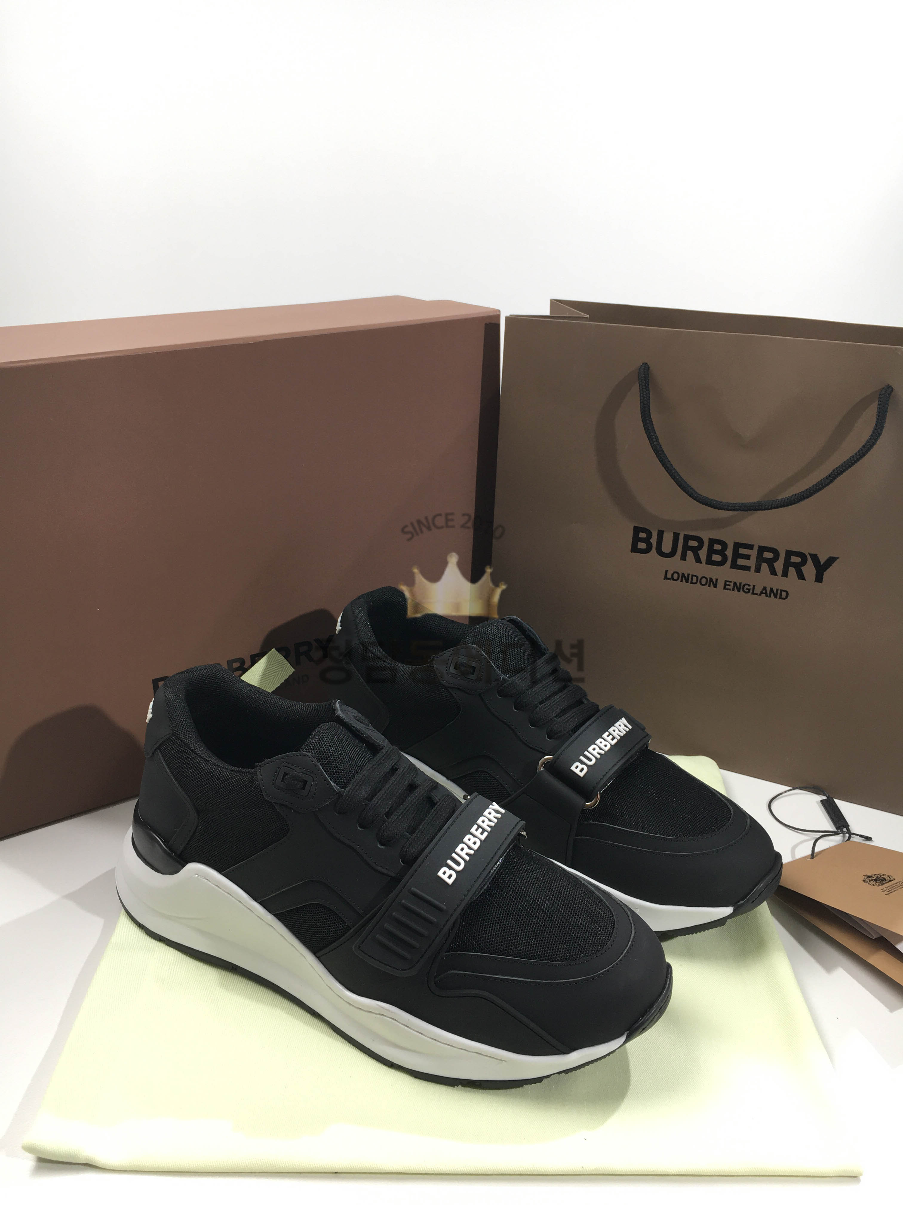 버버리 벨크로 스니커즈 (남성용)