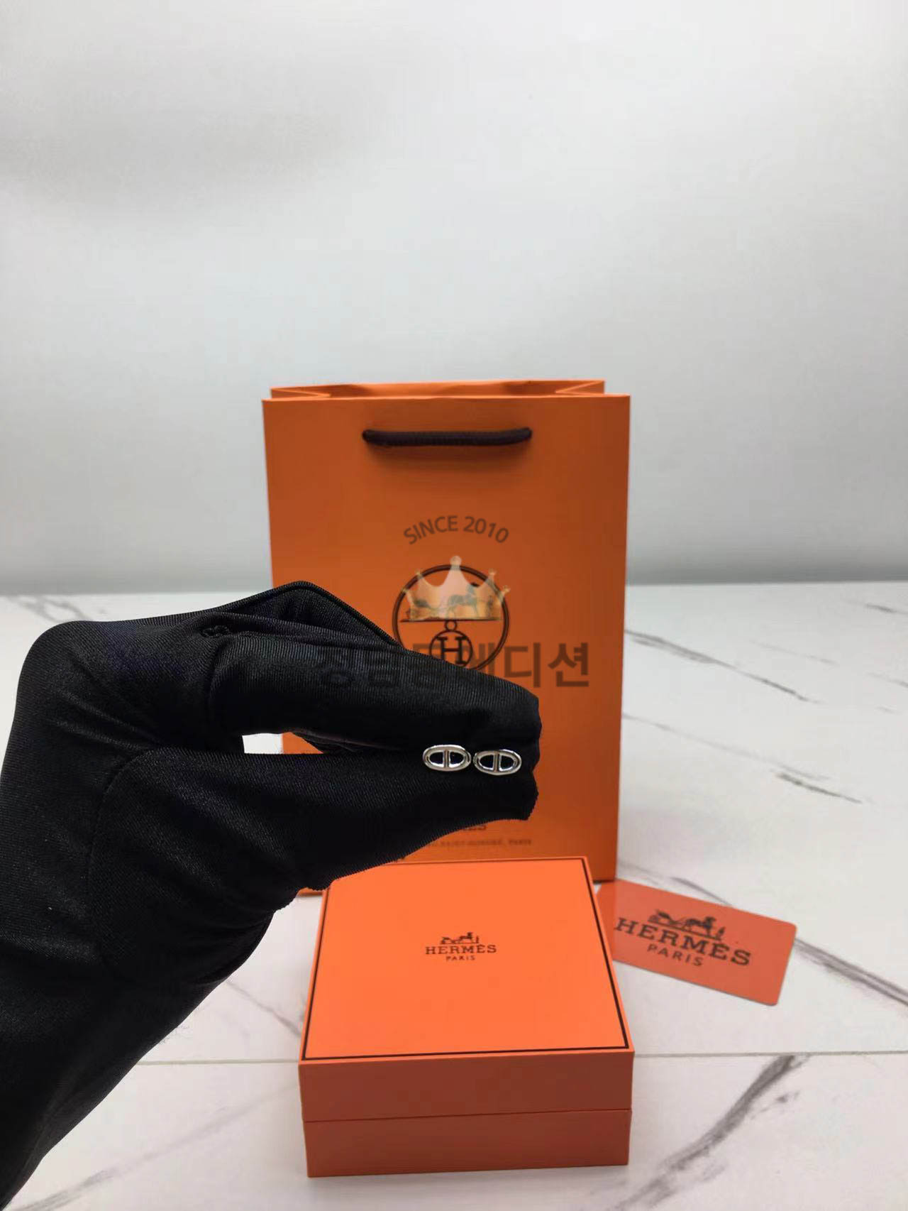 에르메스 hermes 샹달 귀걸이 (V-gold소재) (컬러 골드, 화이트골드)