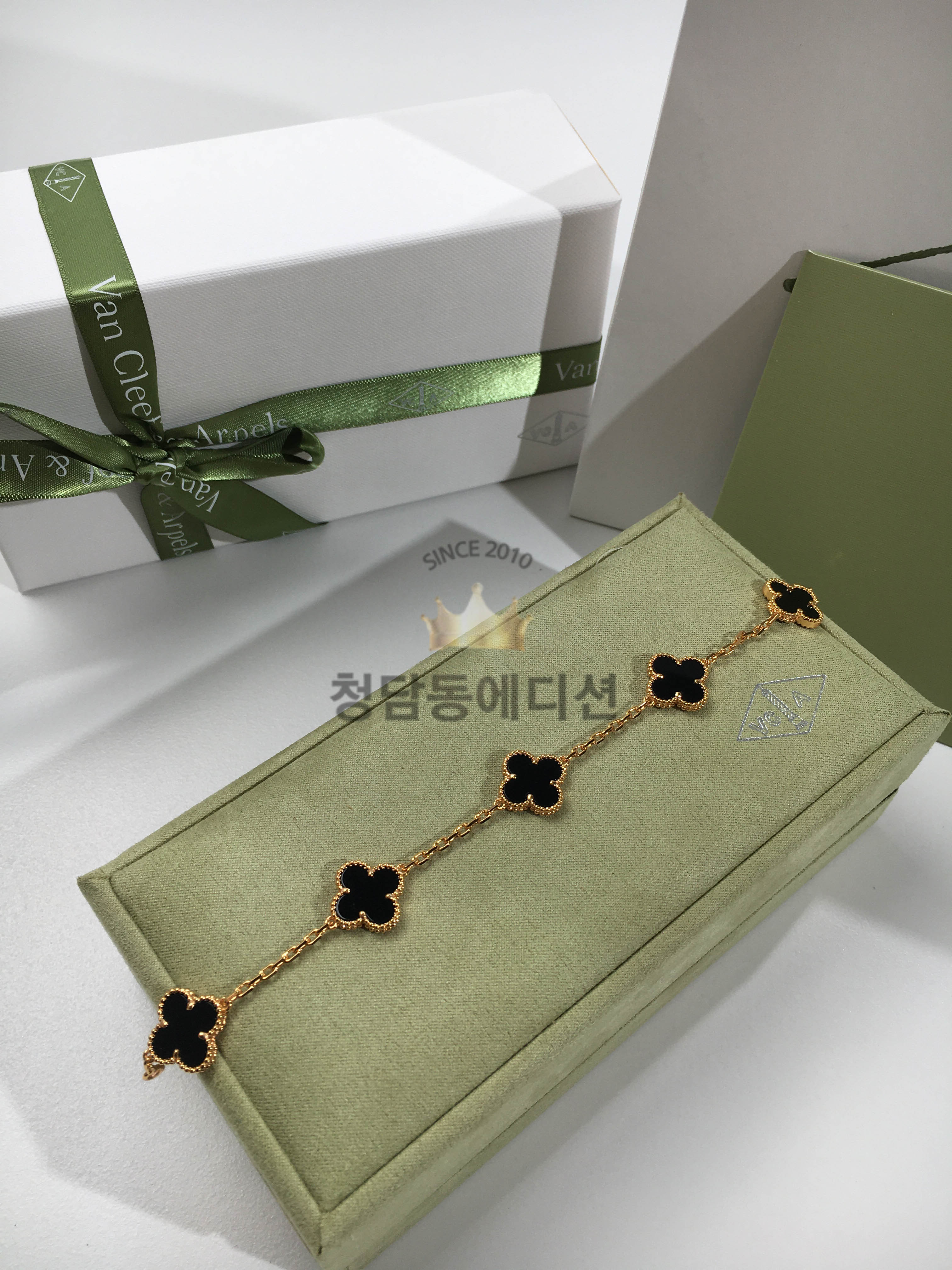 반클리프 알함브라 팔찌 (V-gold소재)