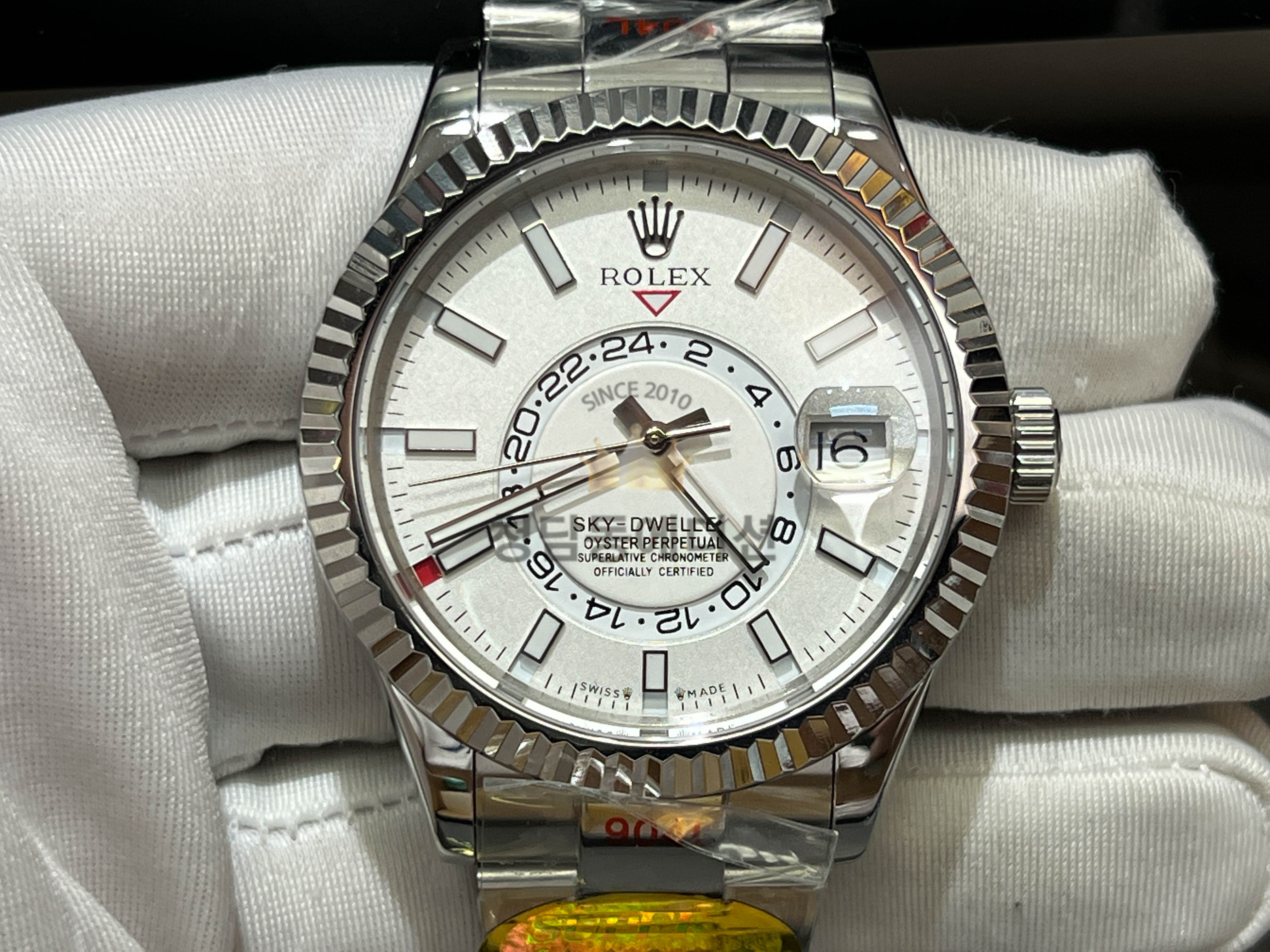 로렉스 스카이웰러 실버다이얼