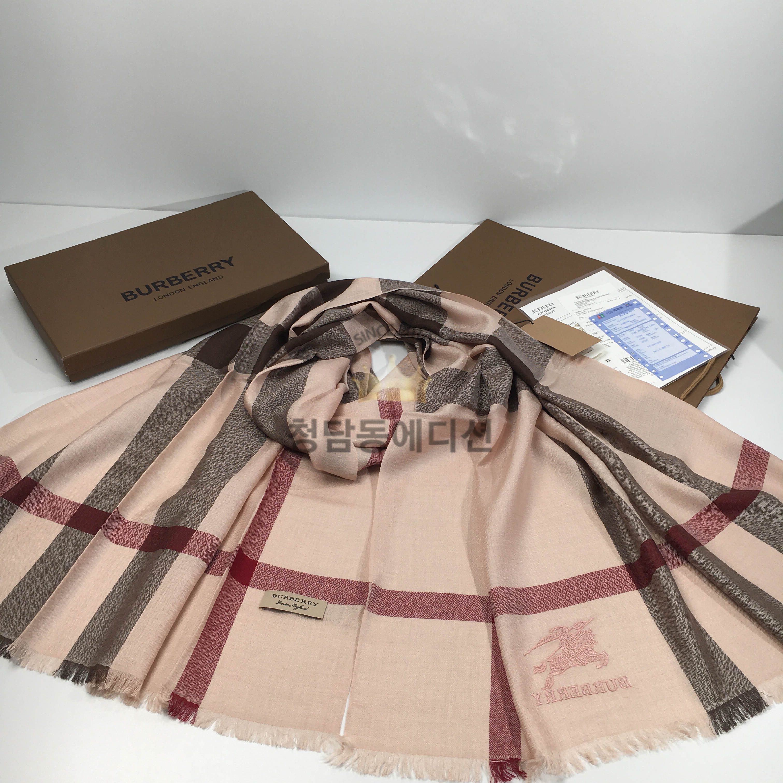 버버리 클래식 다이아몬드 패턴 머플러