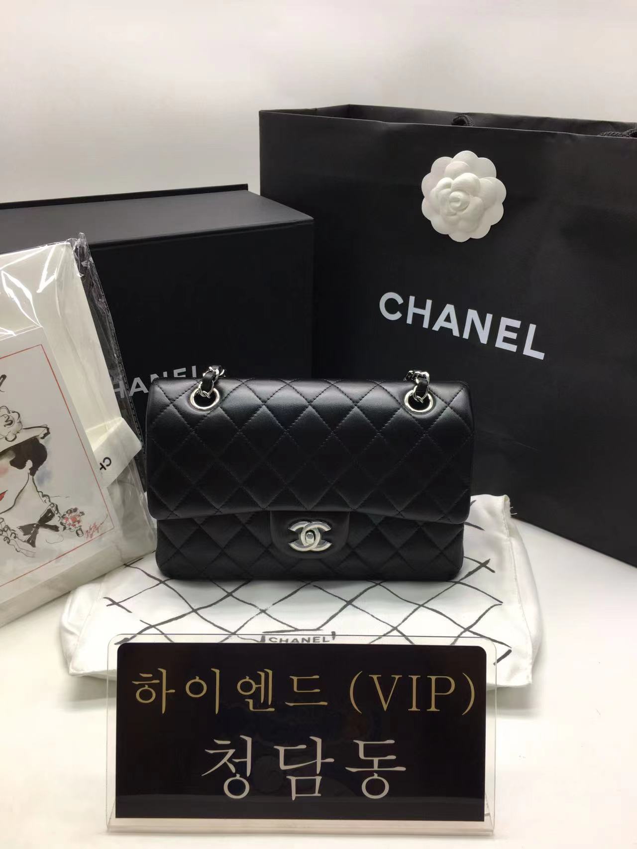 샤넬 클래식 램스킨 플랩백 스몰 23cm 은장 (하이엔드급)