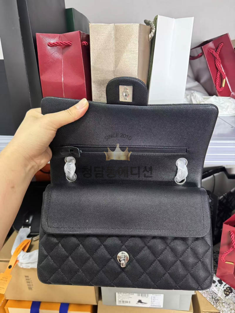 샤넬 작은캐비어 클래식 백 미디움 (버클 은장) (내부컬러 블랙)