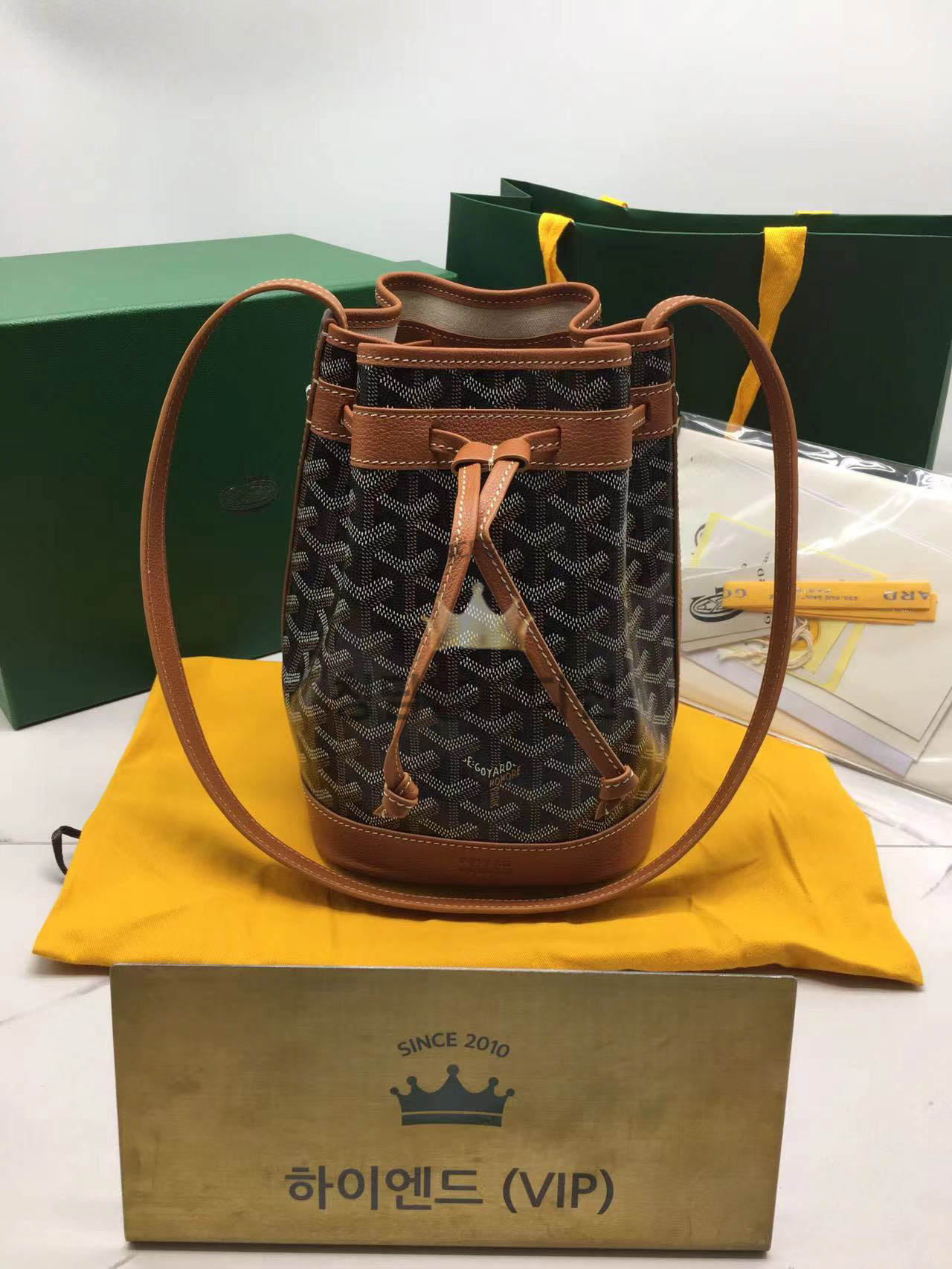 고야드 쁘띠플로 버킷백