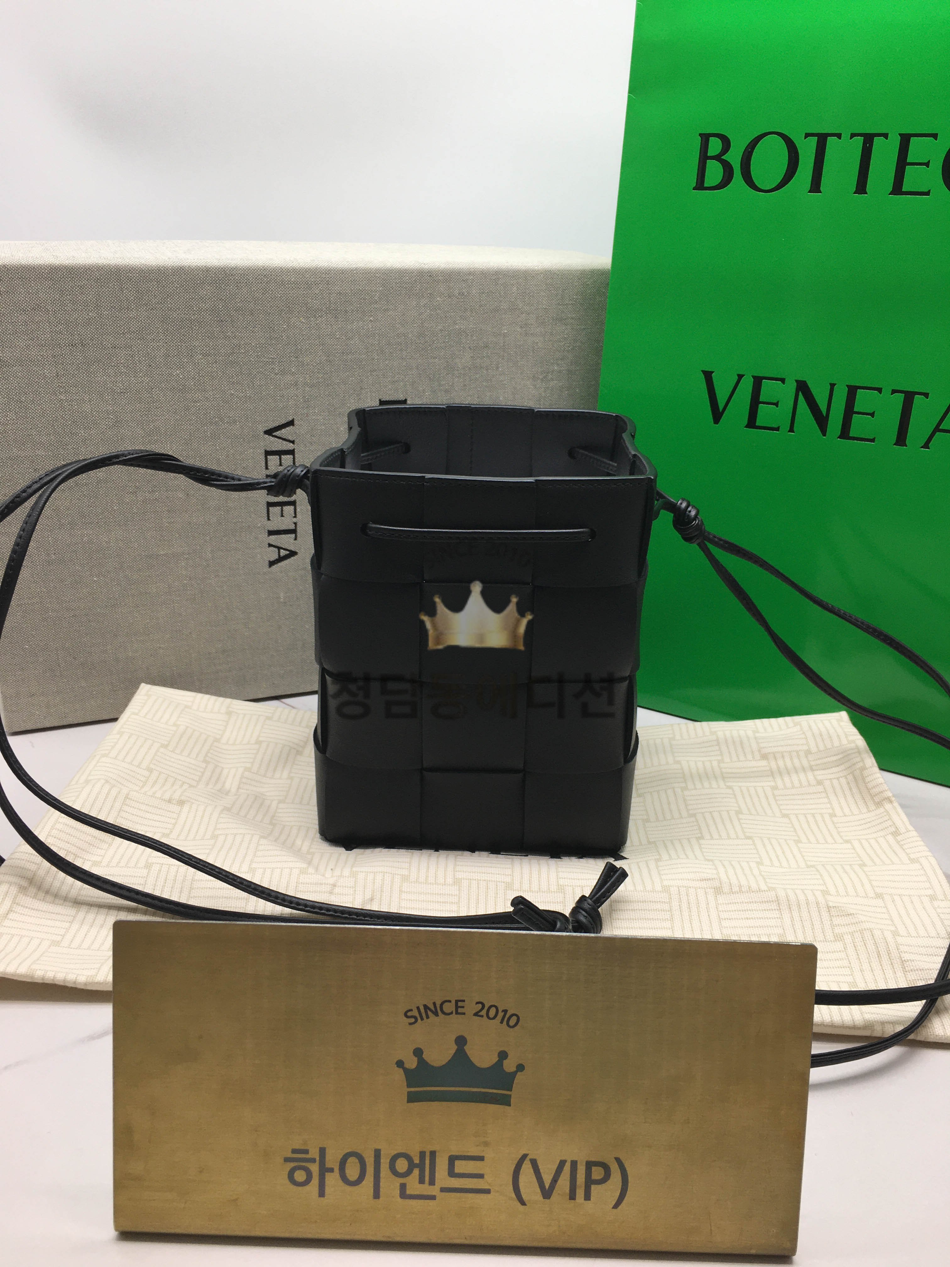 보테가베네타 카세트 버킷백 (하이엔드급)