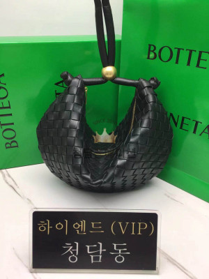 보테가베네타 턴백 미디움 품704024 (하이엔드급)