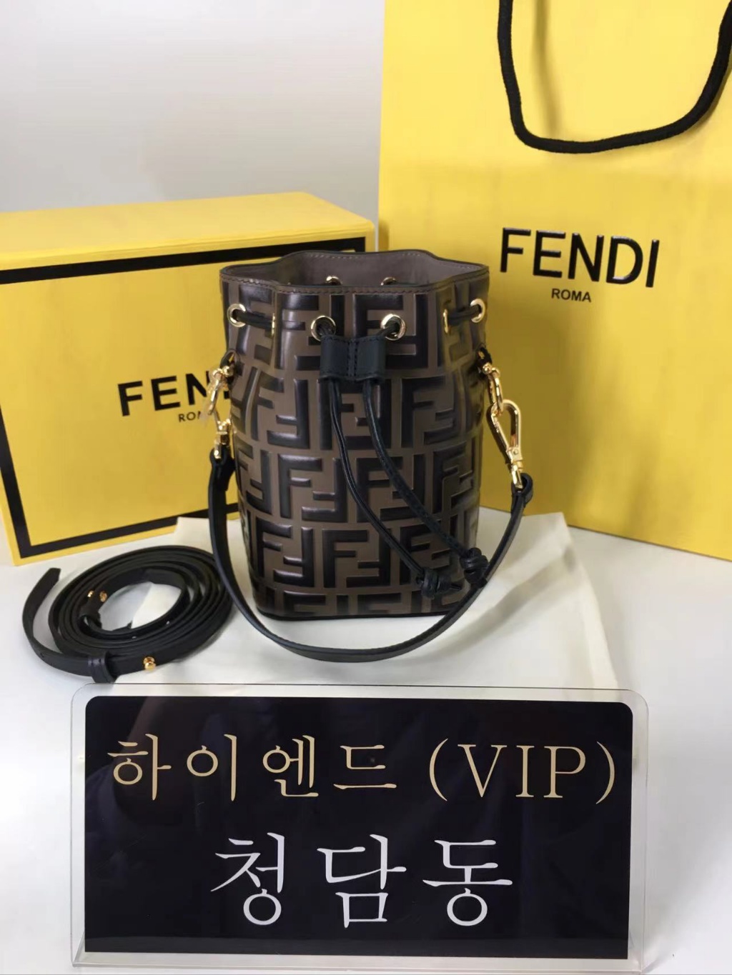 펜디 몬트레조 버킷백 (하이엔드급)