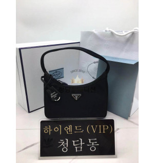 프라다 리에디션 나일론 호보백 (하이엔드급)
