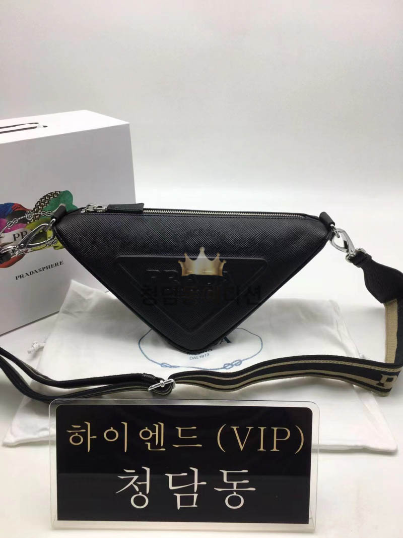 프라다 트라이앵글 레더 숄더백 (하이엔드급)