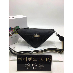 프라다 트라이앵글 레더 숄더백 (하이엔드급)