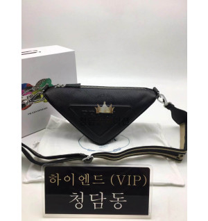 프라다 트라이앵글 레더 숄더백 (하이엔드급)