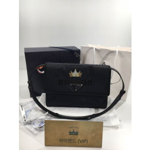 프라다 패딩 리나일론 숄더백 미디움 (하이엔드급)