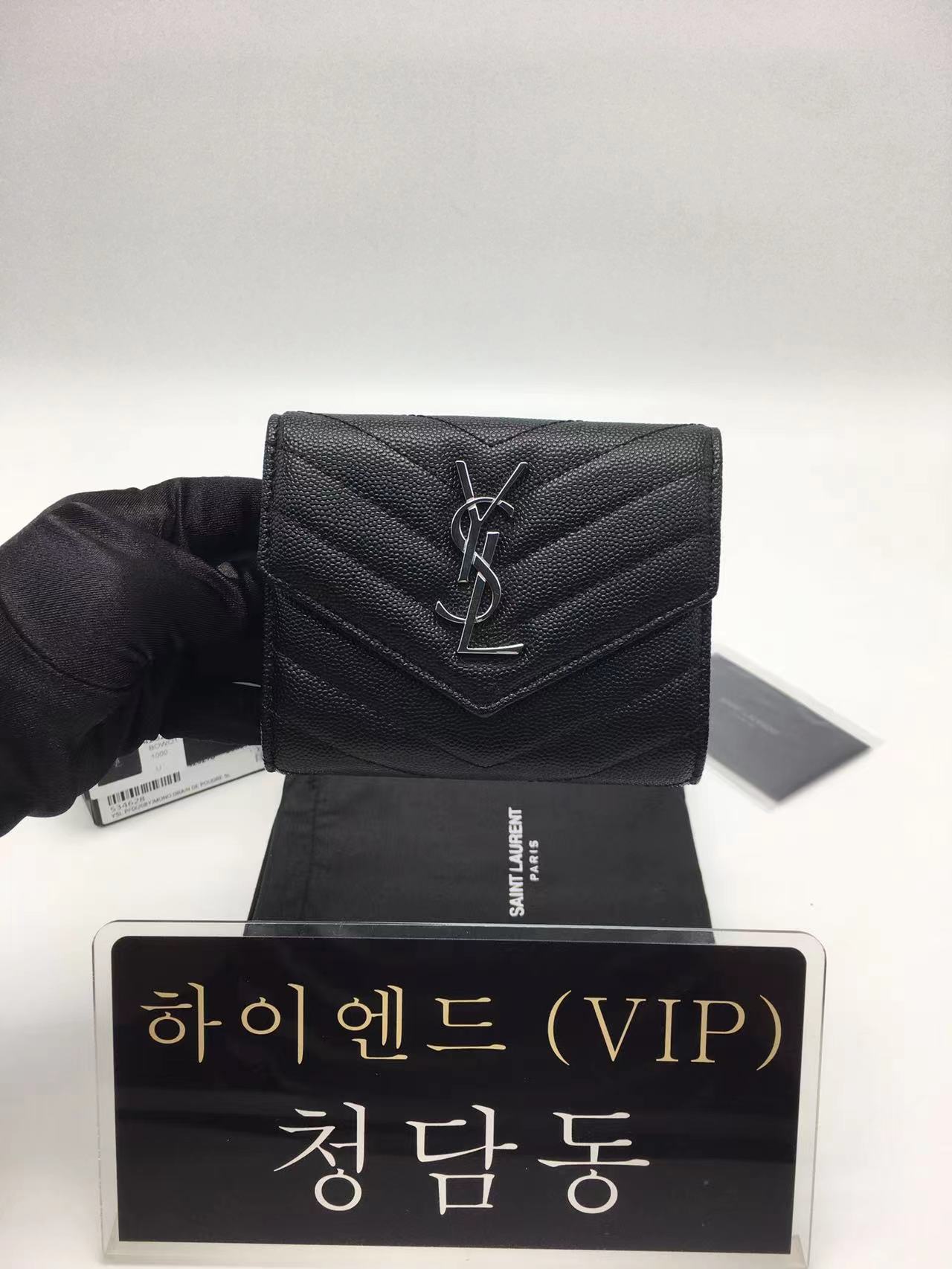 생로랑 모노그램 쉐브론 3단 반지갑 403943