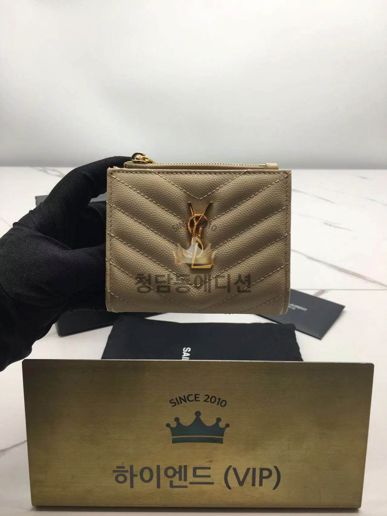 생로랑 모노그램 지퍼 카드 케이스 517045