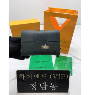 보테가베네타 맥시 인트레치아토 플랩 카드케이스 (컬러 그레이)