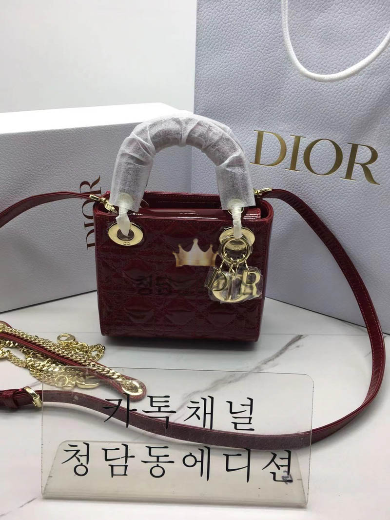 디올 레이디백 17cm (버클색상 금장) 페이던트