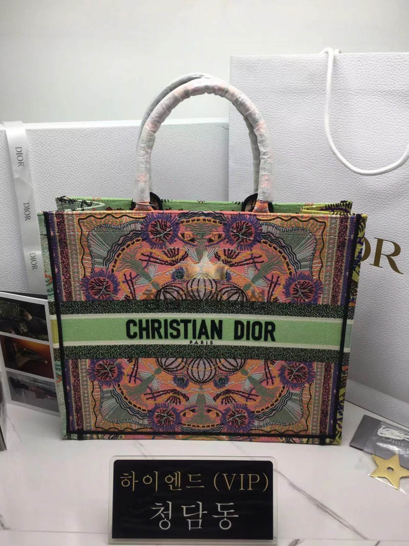 디올 북토트백 라지