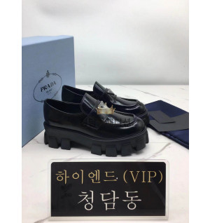 프라다 로퍼