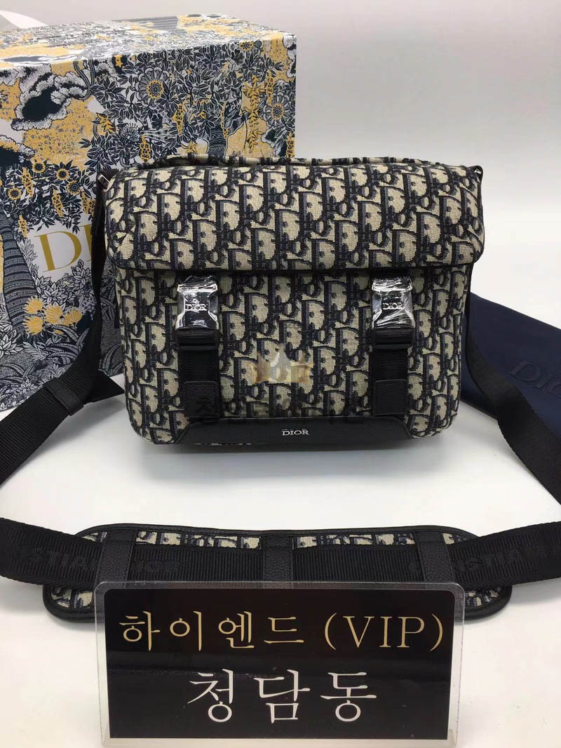 디올 오블리크 익스플로러 메신저백 (하이엔드급)