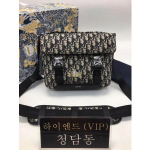 디올 오블리크 익스플로러 메신저백 (하이엔드급)