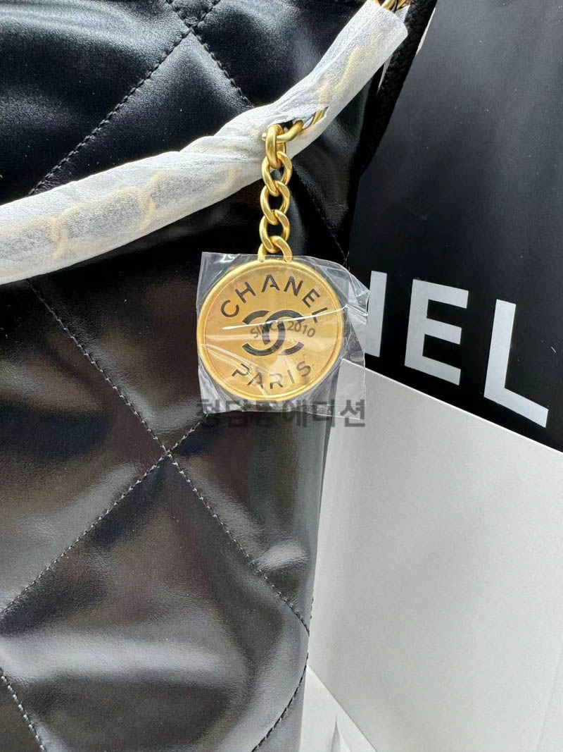 샤넬 22백 미디움 (로고컬러 화이트) (upgrade ver.)