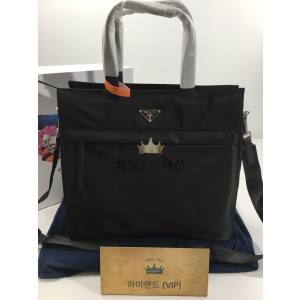 프라다 리나일론 패딩 토트백