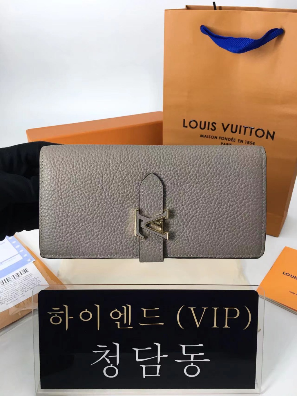루이비통 버티컬 월릿 m81330