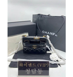 샤넬 23S 핸들 장식의 미니 플랩백