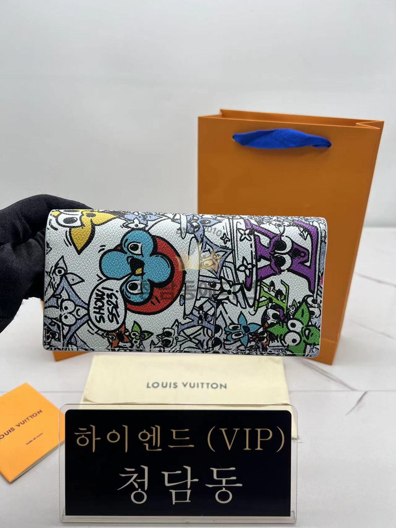 루이비통 브라짜 월릿 모노그램 코믹스 코티드 캔버스 M82011