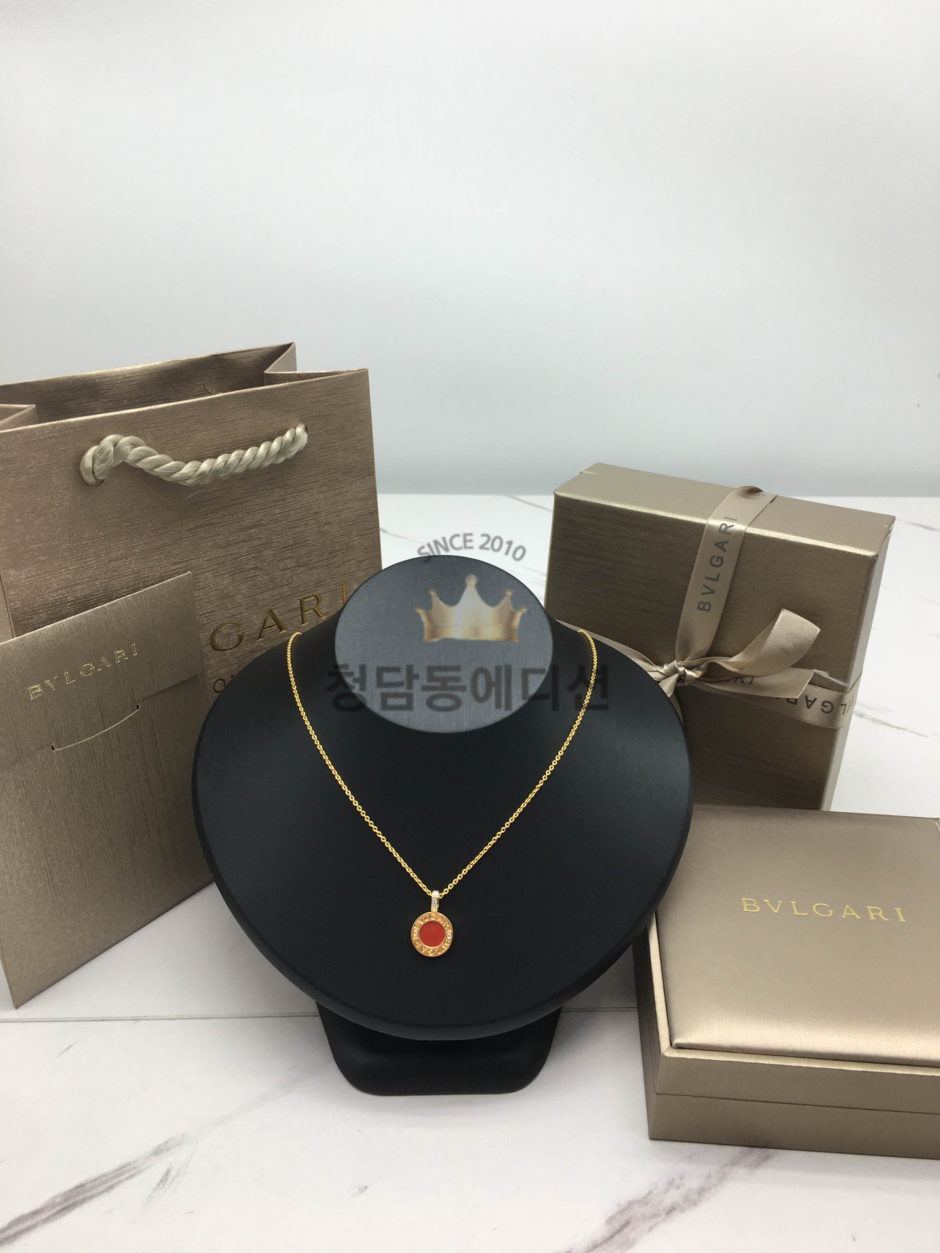 불가리 네크리스 (V-gold소재) (컬러 블랙 화이트, 레드 화이트)