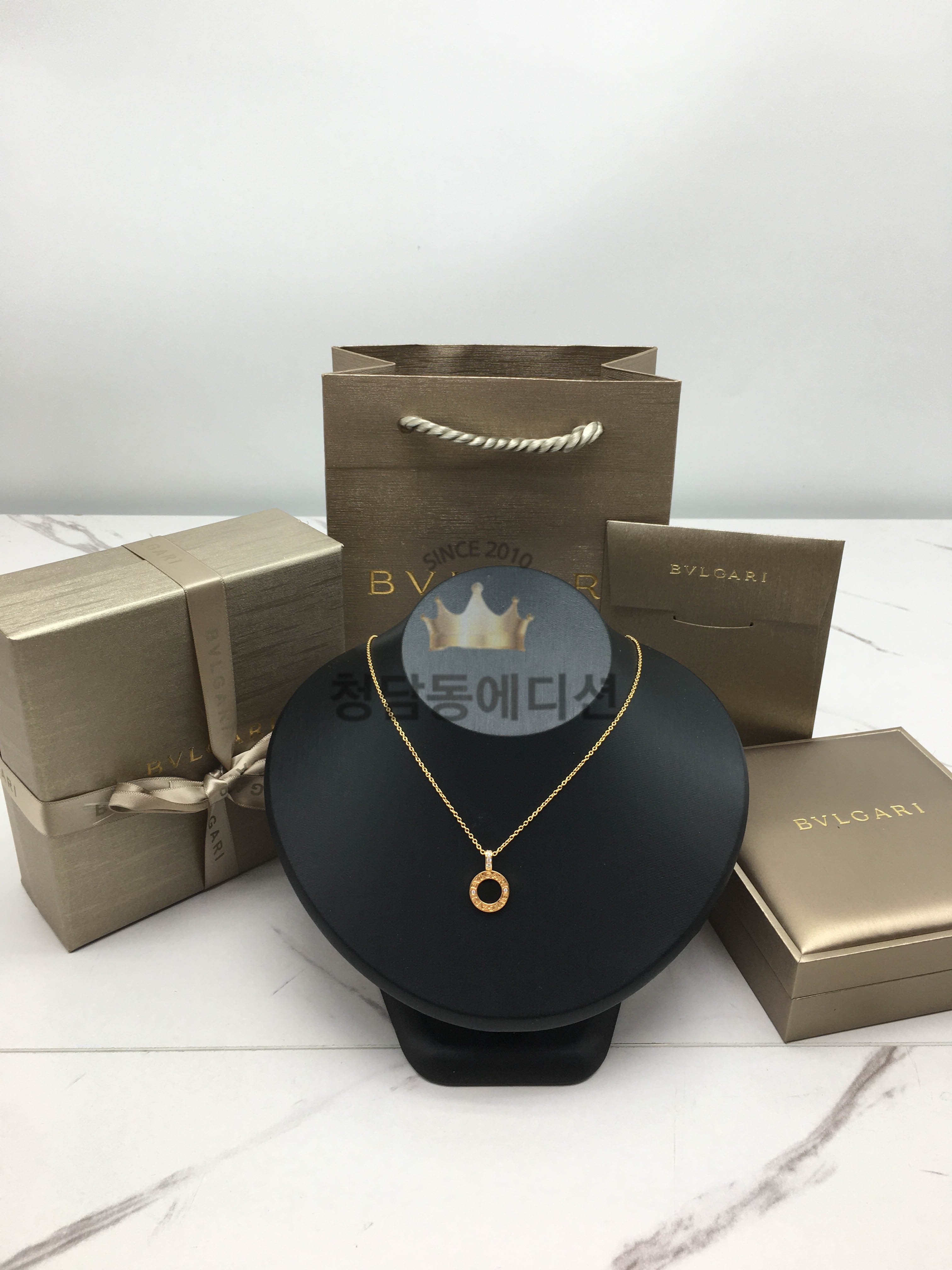 불가리 네크리스 (V-gold소재) (컬러 블랙 화이트, 레드 화이트)