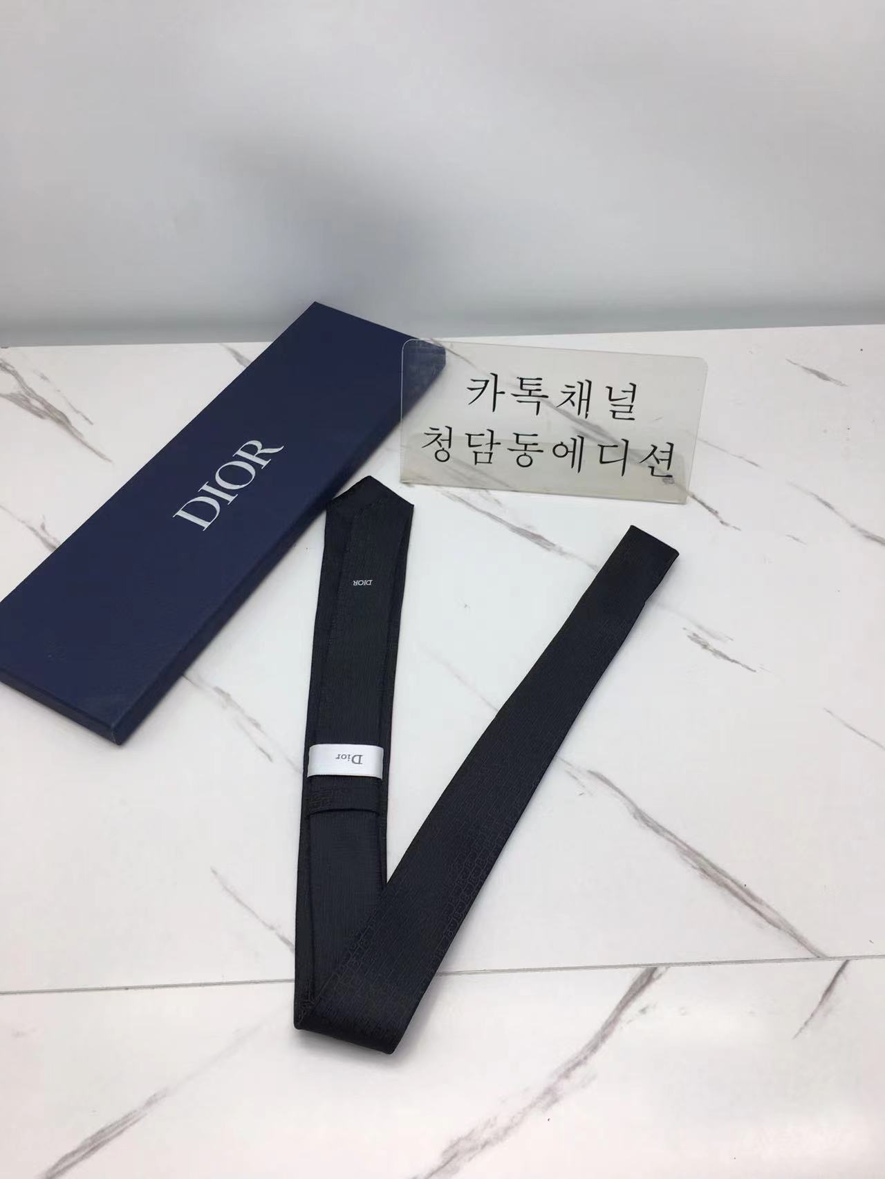 디올 넥타이