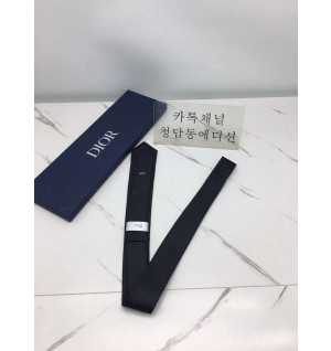 디올 넥타이