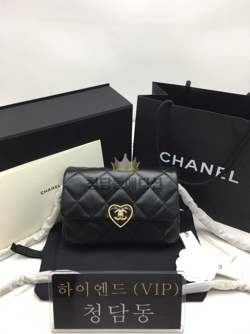 샤넬 22S 하트 CC로고 플랩백 뉴미니