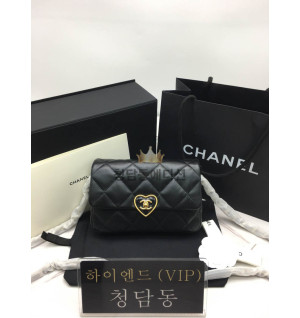 샤넬 22S 하트 CC로고 플랩백 뉴미니
