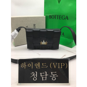 보테가베네타 카세트백 (안감 패러킷 컬러 레더)