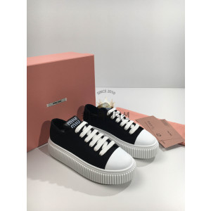 미우미우 스니커즈