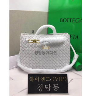 보테가베네타 24ss 안디아모 미디움 743572 (컬러 씨 솔트)