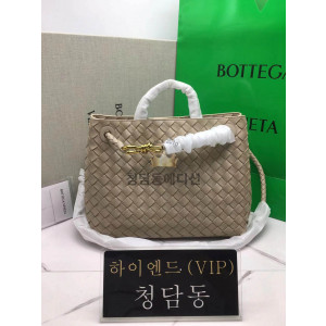 보테가베네타 24ss 안디아모 미디움 743572 (컬러 에크루)