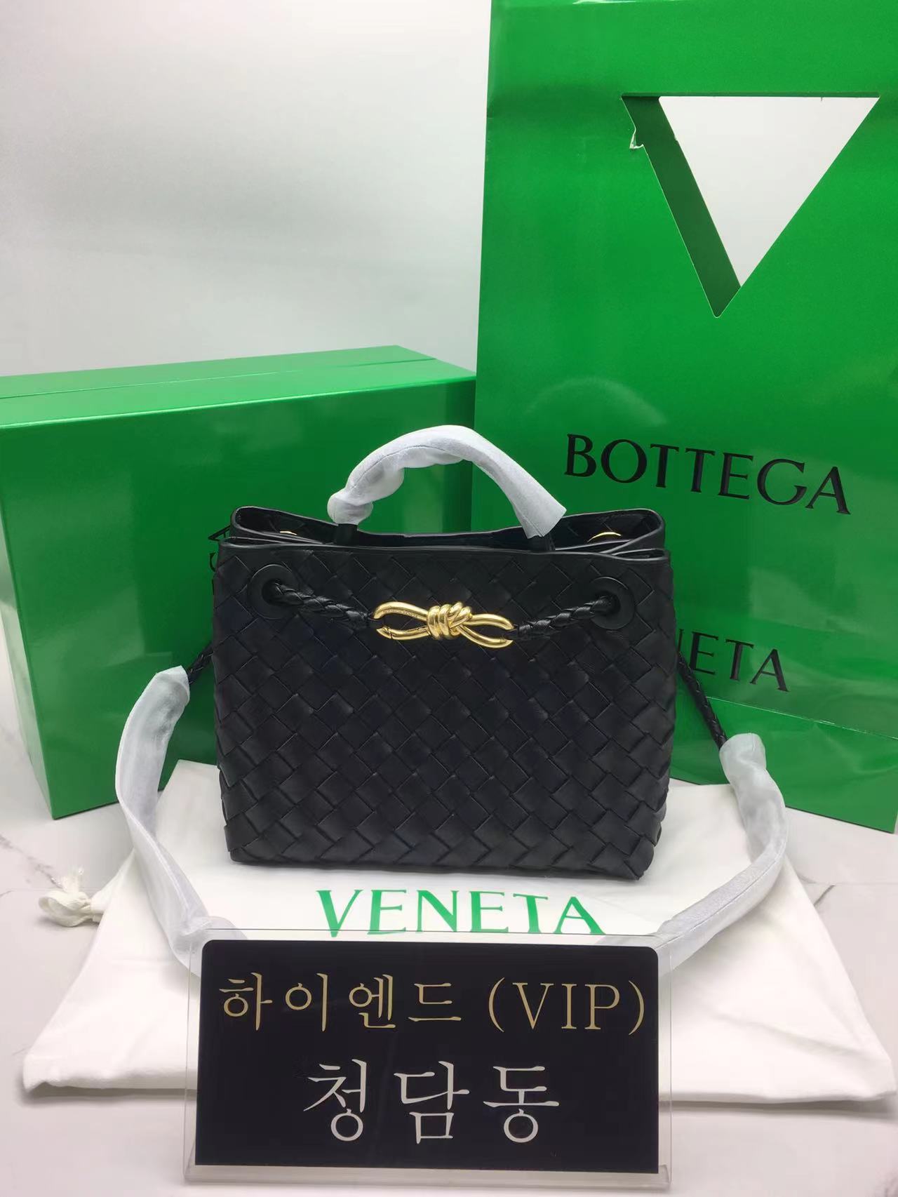 보테가베네타 24ss 안디아모 스몰 743568 (컬러 블랙)