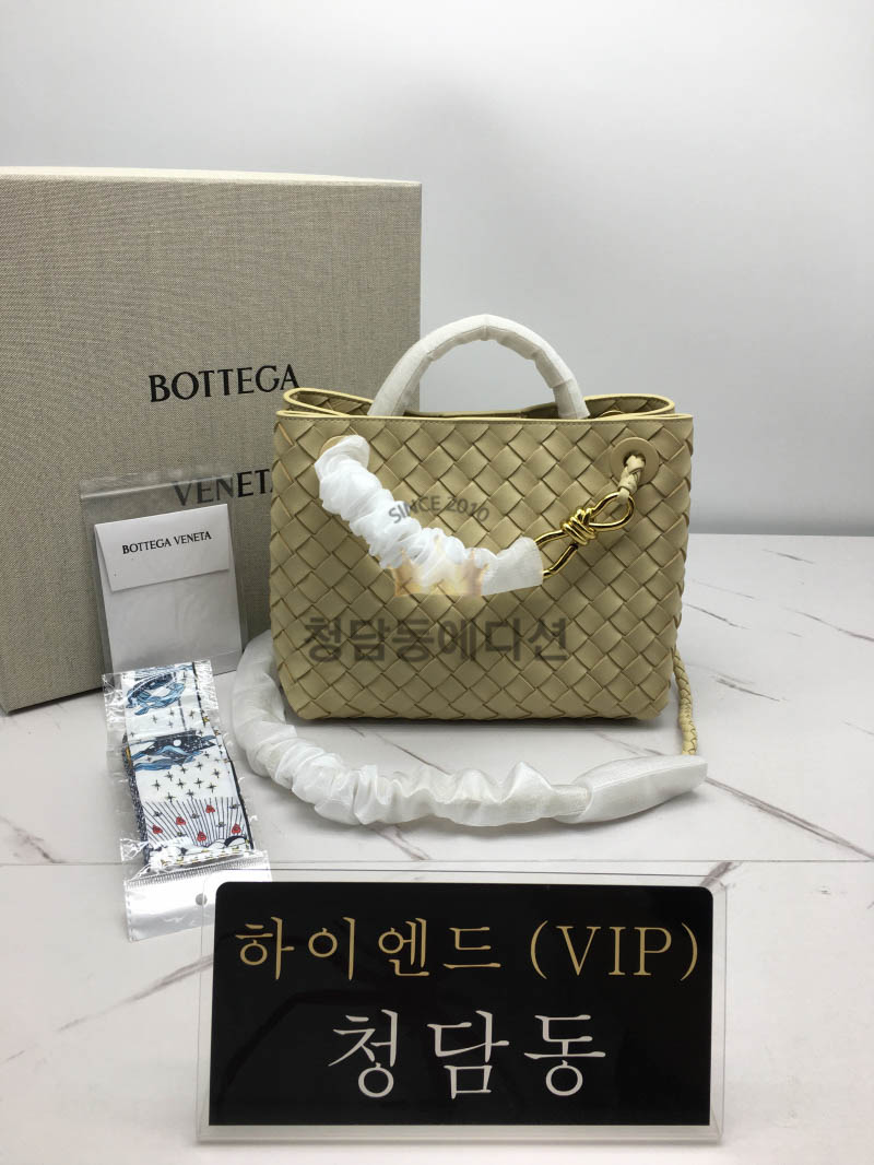 보테가베네타 24SS 안디아모 스몰 743568