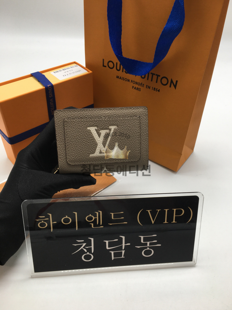 루이비통 클레아 월릿 M82370
