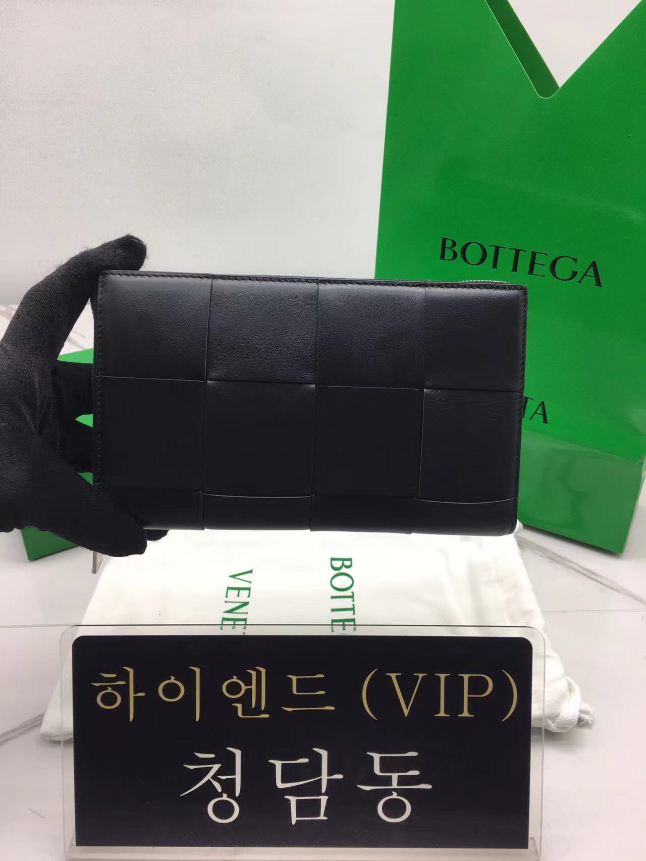 보테가 베네타 맥시 인트레치오 지퍼 어라운드 지갑 649607