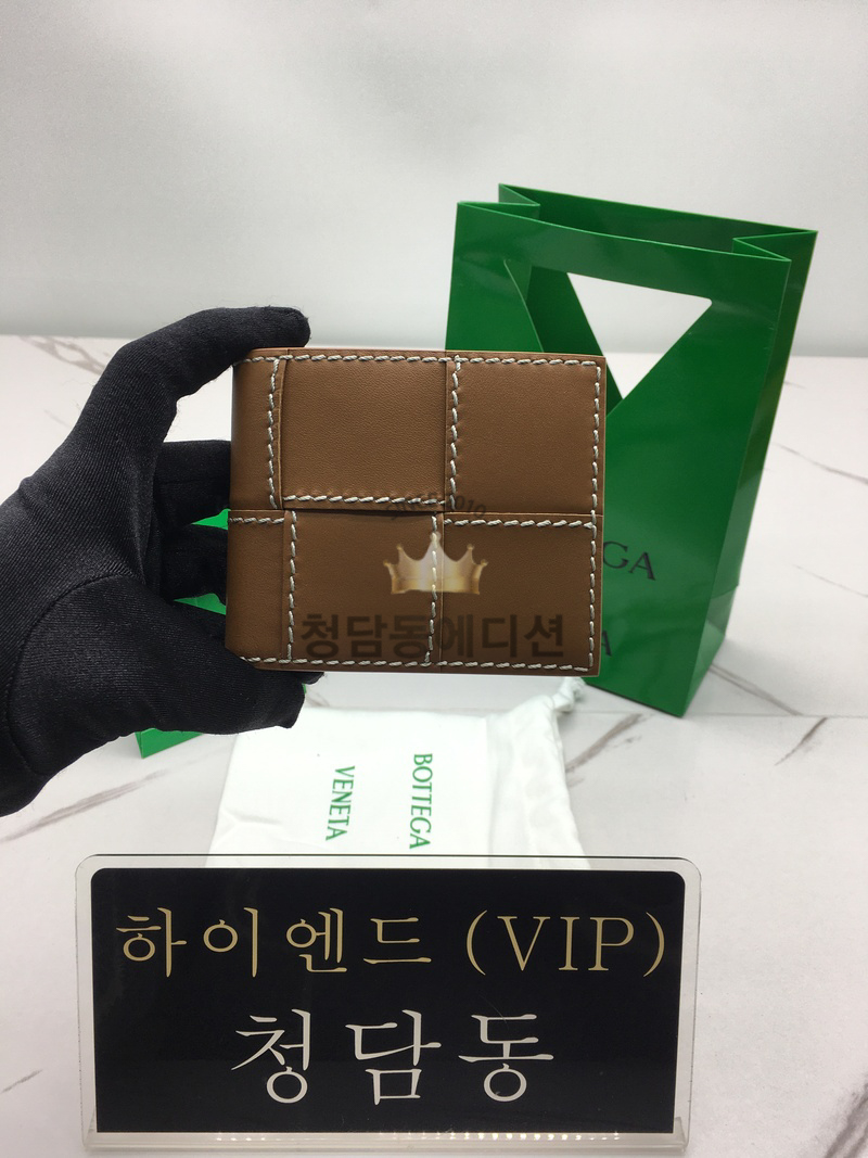 보테가 베네타 인트레치아토 폴더형 반지갑 605721