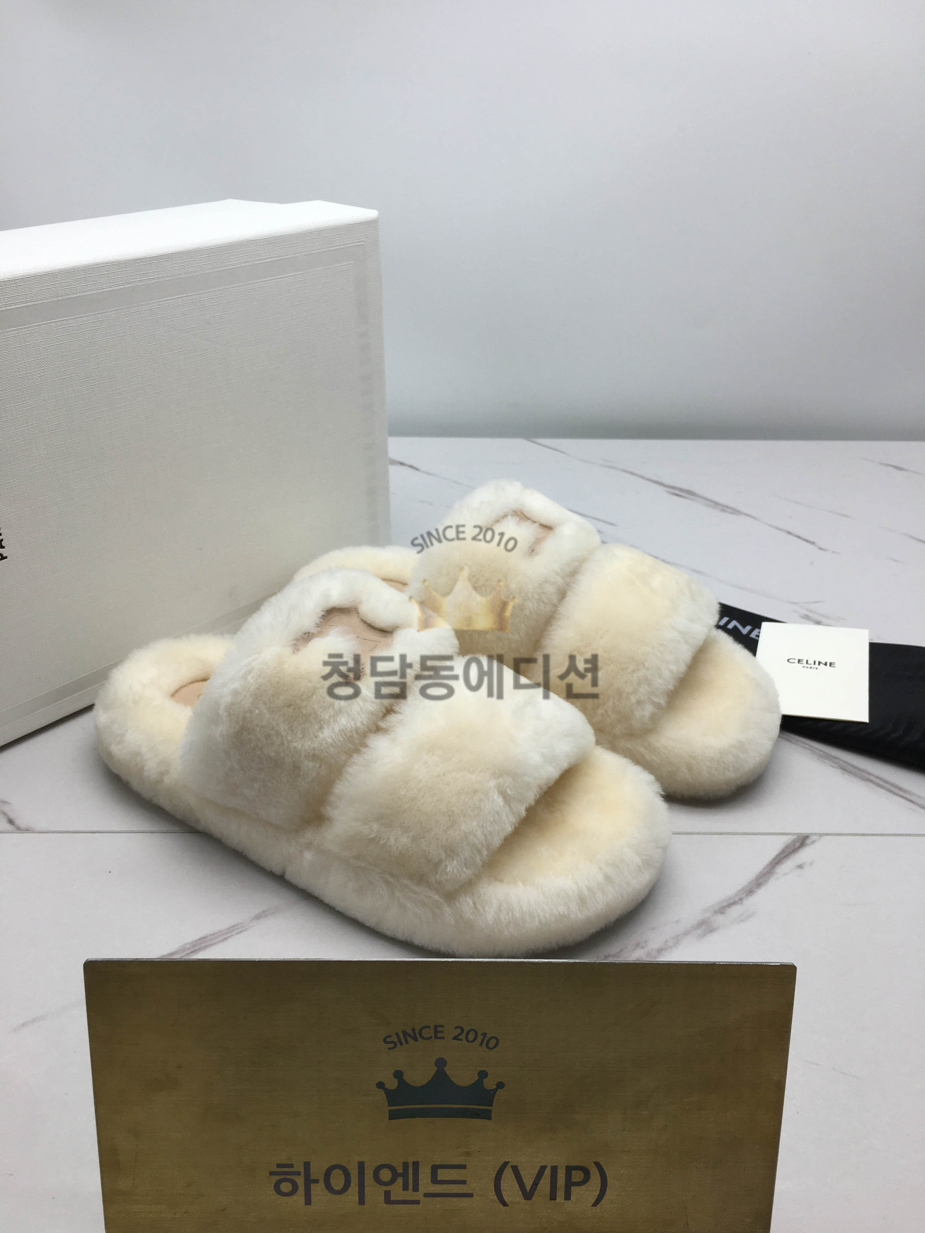 셀린느 퍼 슬리퍼 트리옹프 시어링