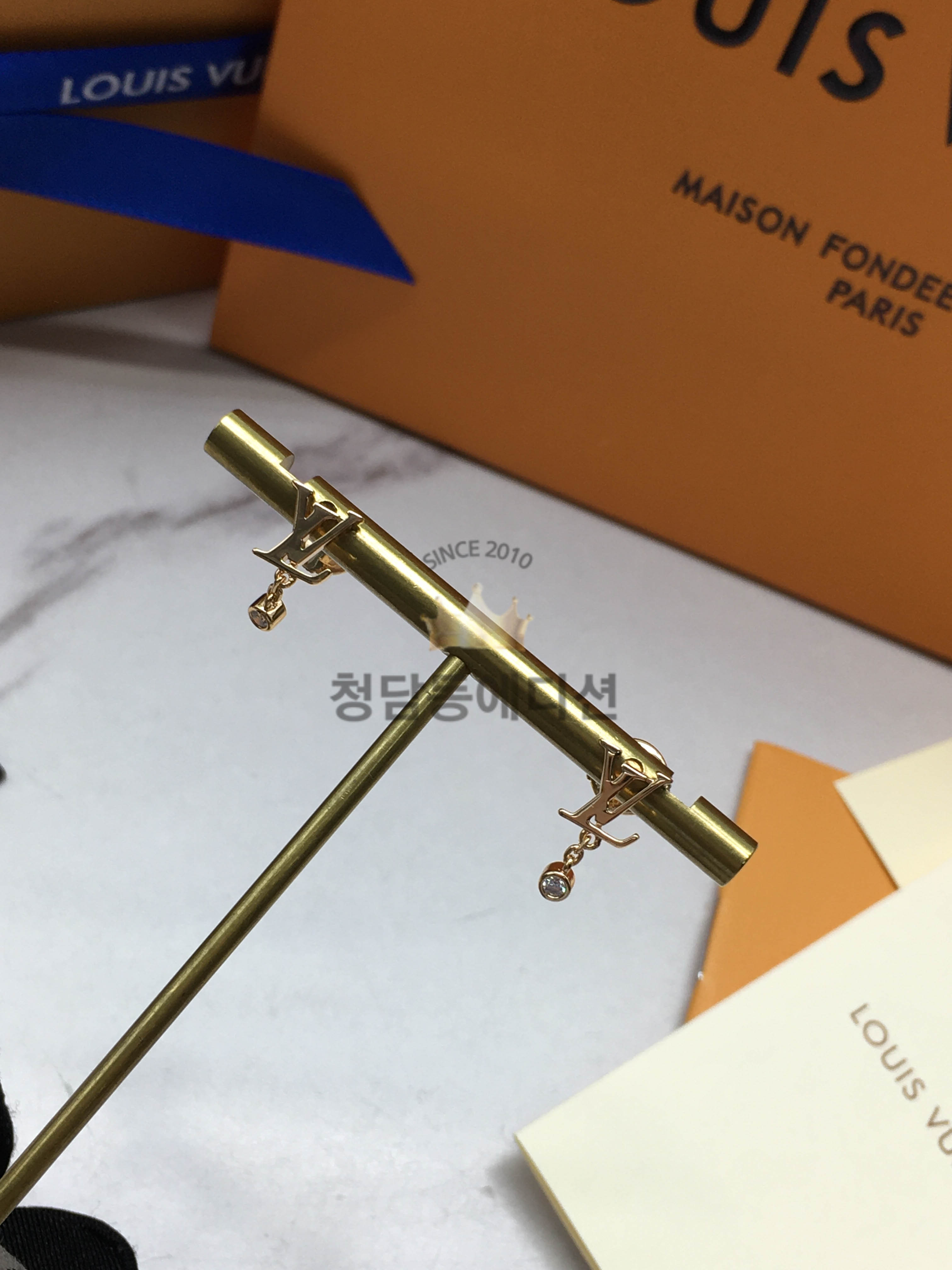 루이비통 이딜 블라썸 LV 스터드형 귀걸이 Q96495 (3COLOR)