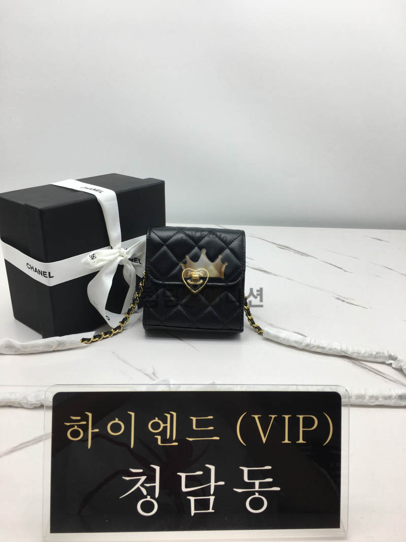 샤넬 23SS 하트 턴락 체인 미니백