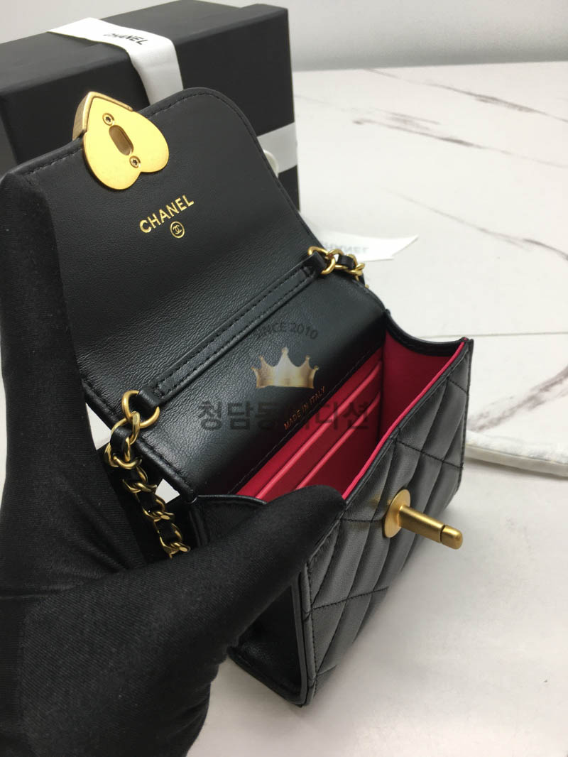 샤넬 23SS 하트 턴락 체인 미니백