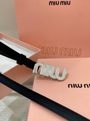 미우미우 레터링 레더 벨트