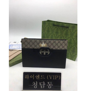 구찌 GG 컷아웃 인터로킹 G 클러치백 723320 (컬러 블랙)